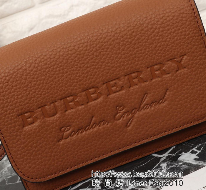 BURBERRY巴寶莉 官網新款 錢夾 可拆式肩背帶 兼作斜背包 8202  Bhq1201